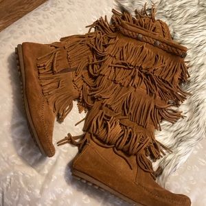 5 layer fringe boots MINNETONA MOC